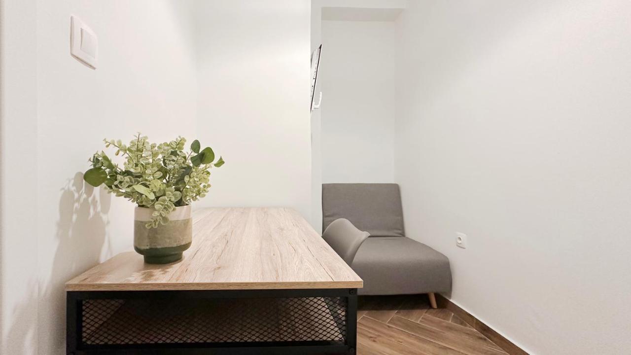 Valtetsiou Central 50Sqm Apt In Athens Lägenhet Exteriör bild